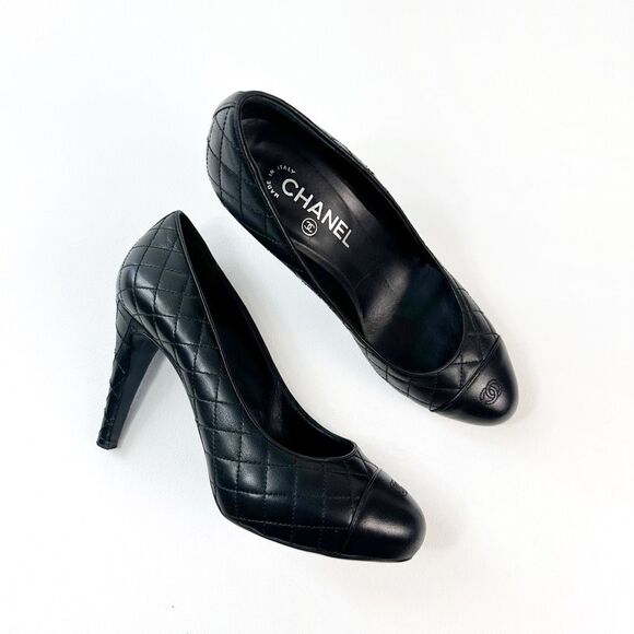 CHANEL Quilted Platform Black Pumps Size 38.5 US 8 CC Logo Heel Cap Toe - Picture 12 of 12